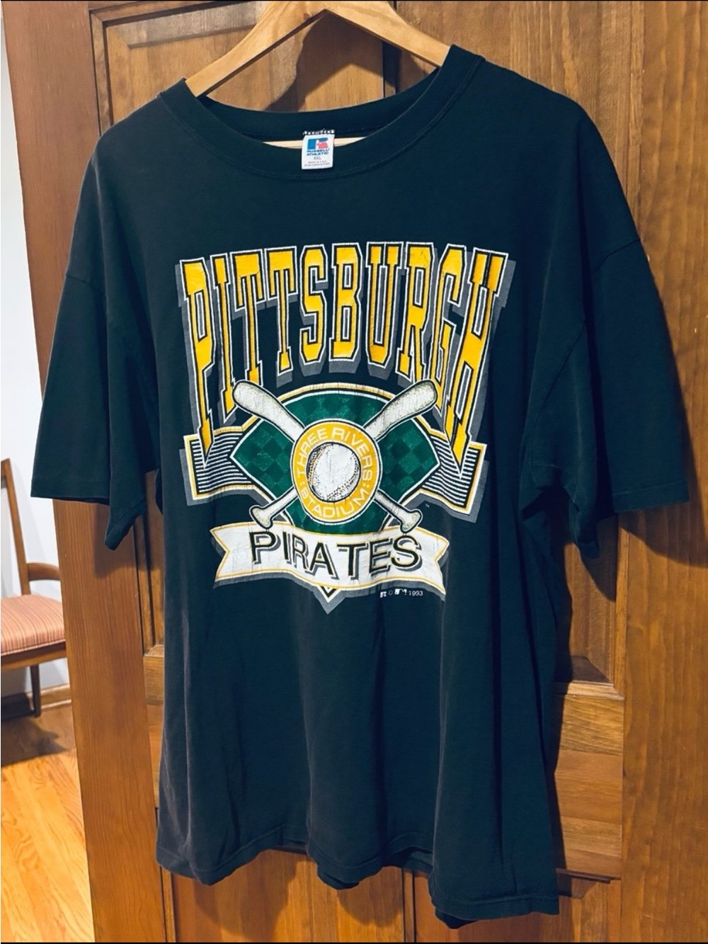 Vintage 1993 RUSSELL ATHLETIC MLB Pittsburgh Pirates Baseball T-Shirt